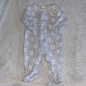 (2 for $10) Kissy kissy gender Neutral giraffe footie/ sleeper 🦒